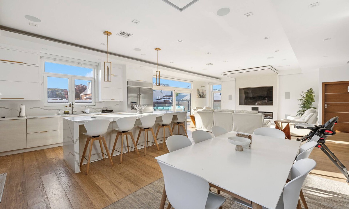 North Valley Stream House | Luxury 5BR Smart Home Near JFK with Gym, Theater & BBQ
