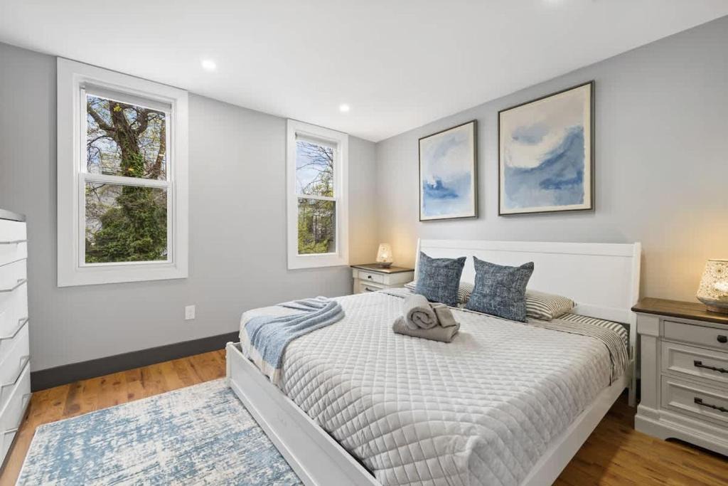 The Heights Apartment | Luxury and Chic 2BR 2BA Apt only 15 Mins to NYC & Hoboken