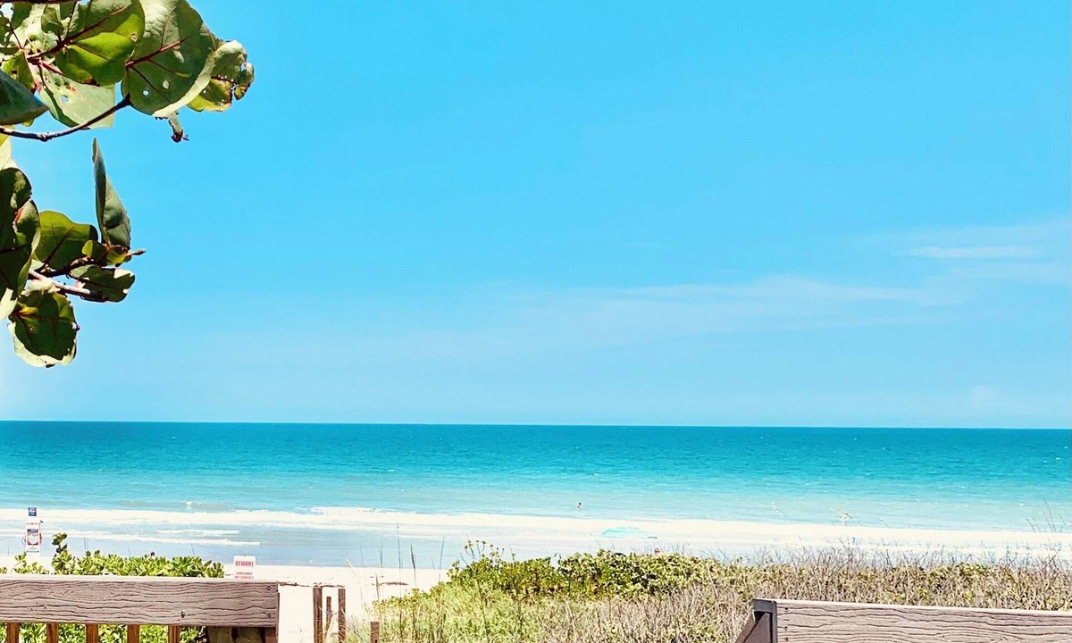 Interchange Square House | Luxury Coastal Retreat-Hanging Bed-Steps to the Beach!
