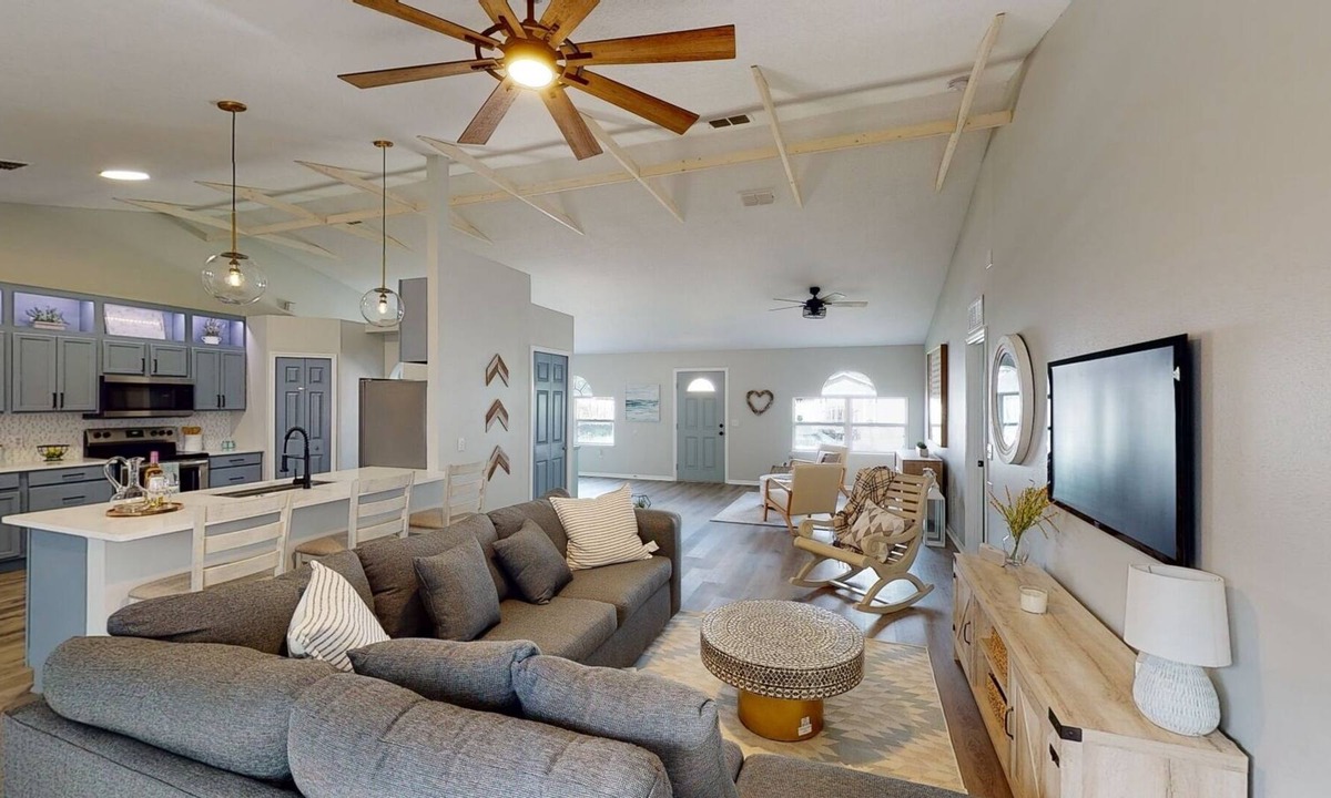 DeLand House | Luxury Dream Home Near Downtown