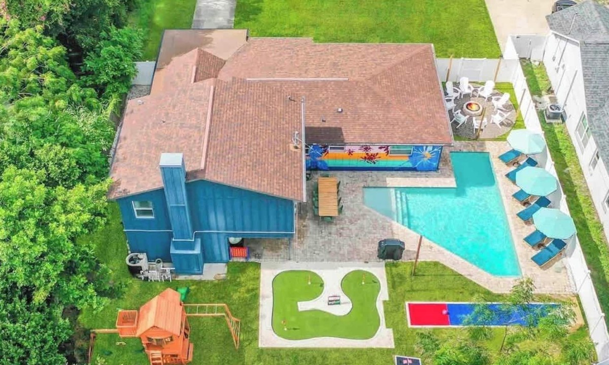 Clearwater House | Luxury Escape 5BR Pool HotTub Game Room FirePit