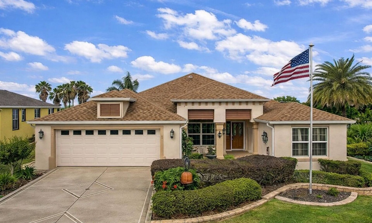 Mallory Square House | Luxury Golf Retreat w/pool in The Villages/Golf Cart Included/Prime Location