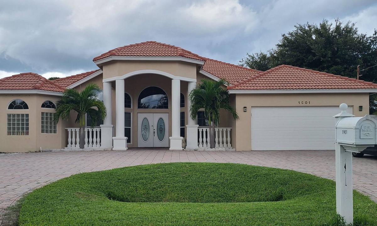 Port Saint Lucie House | Luxury home near everything