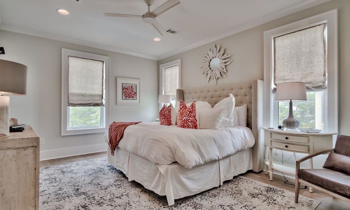 San Juan House | Luxury Home, Short walk to the Beach, and 6 adult bikes included, Private Pool!