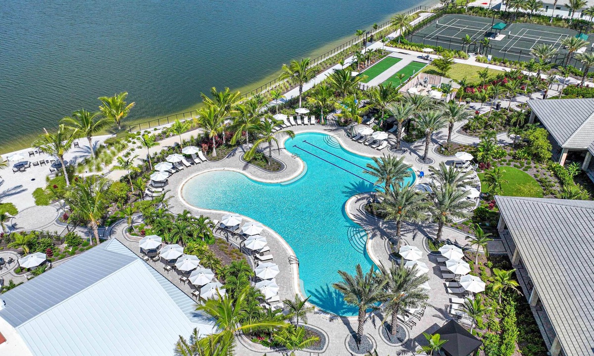Biggar Condo | Luxury Lakeside Resort Escape, Hidden Gem with Spectacular Views