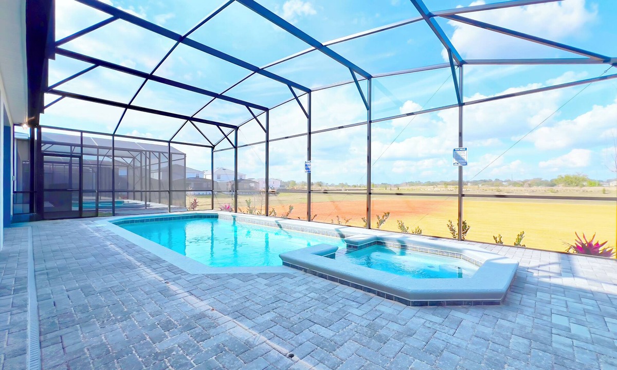 Four Corners Villa | LUXURY LIVES 8 BEDROOM 6 BATHS REAR END HOME WINDSOR CAY |Complimentary Pool&BBQ