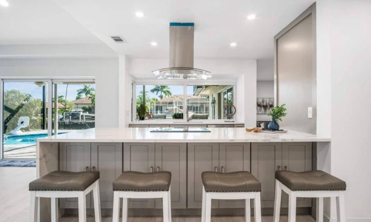 Marco Island Villa | Luxury Modern Waterfront 3BR Villa for 8, Heated Pool, Walk to Beach, Top Dining