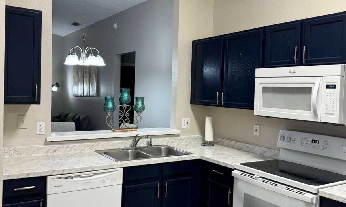 Indian Ridge House | Luxury Oasis for 9 near Disney, Sea world and Universal