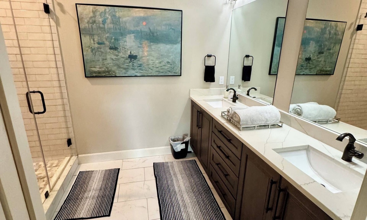 Tampa House | Luxury, Spacious, Family Friendly Townhome Near Airport & Stadium