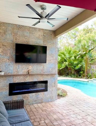 Golden Glades - The Woods Villa | Luxury Tropical Oasis Close to Mayo and Beach