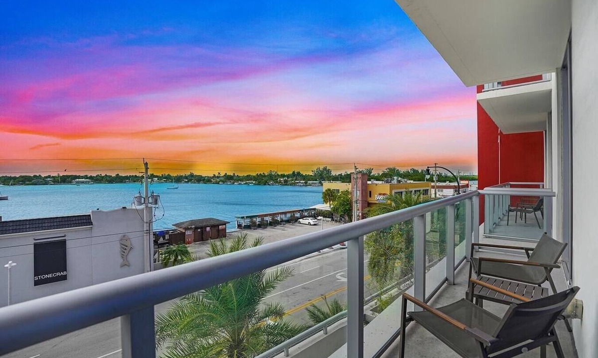 Hollywood Condo | Luxury Waterfront Condo w/Stunning Sunset View-CS36