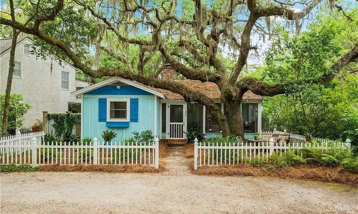 Saint Simons Island House | Magical East Beach cottage! Widest part of SSI Beach! Great back yard!