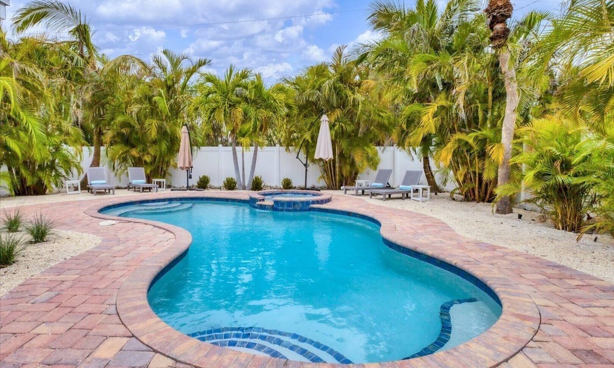 Anna Maria House | Magnolia walk to beach/shops, Ami perfect Location