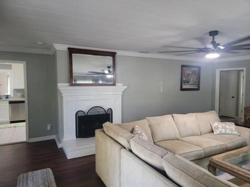 Ellenton House | Manatee River Bungalow-6 Boat ramp at highl shores