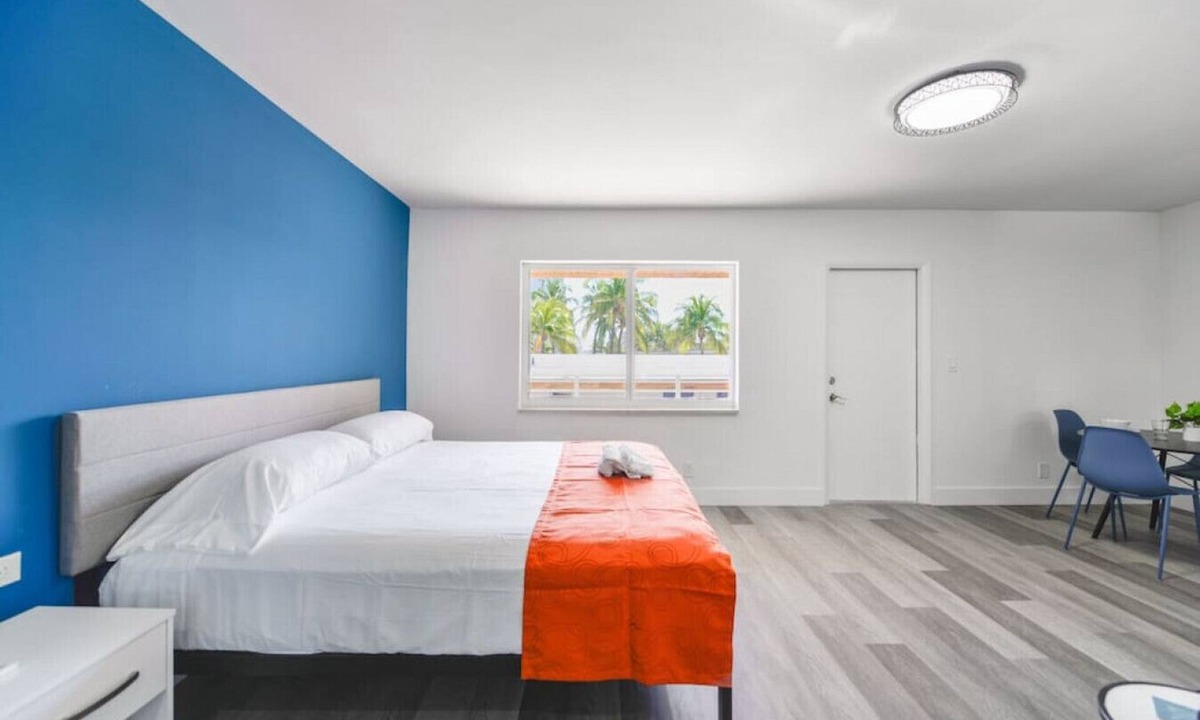 Hollywood Condo | MARINER M35 · Amazing 1/1 Bedroom Steps away from the beach!