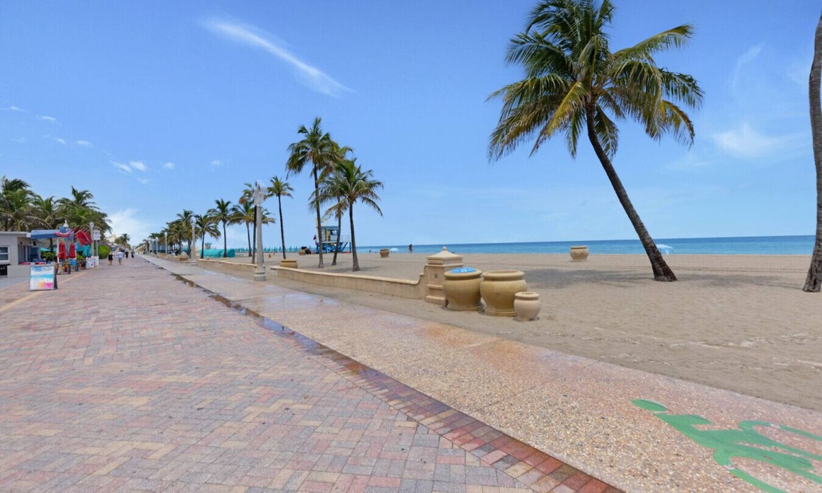 Hollywood Condo | MARINER M43 · Fantastic 1/1 Bedroom Steps away from the beach