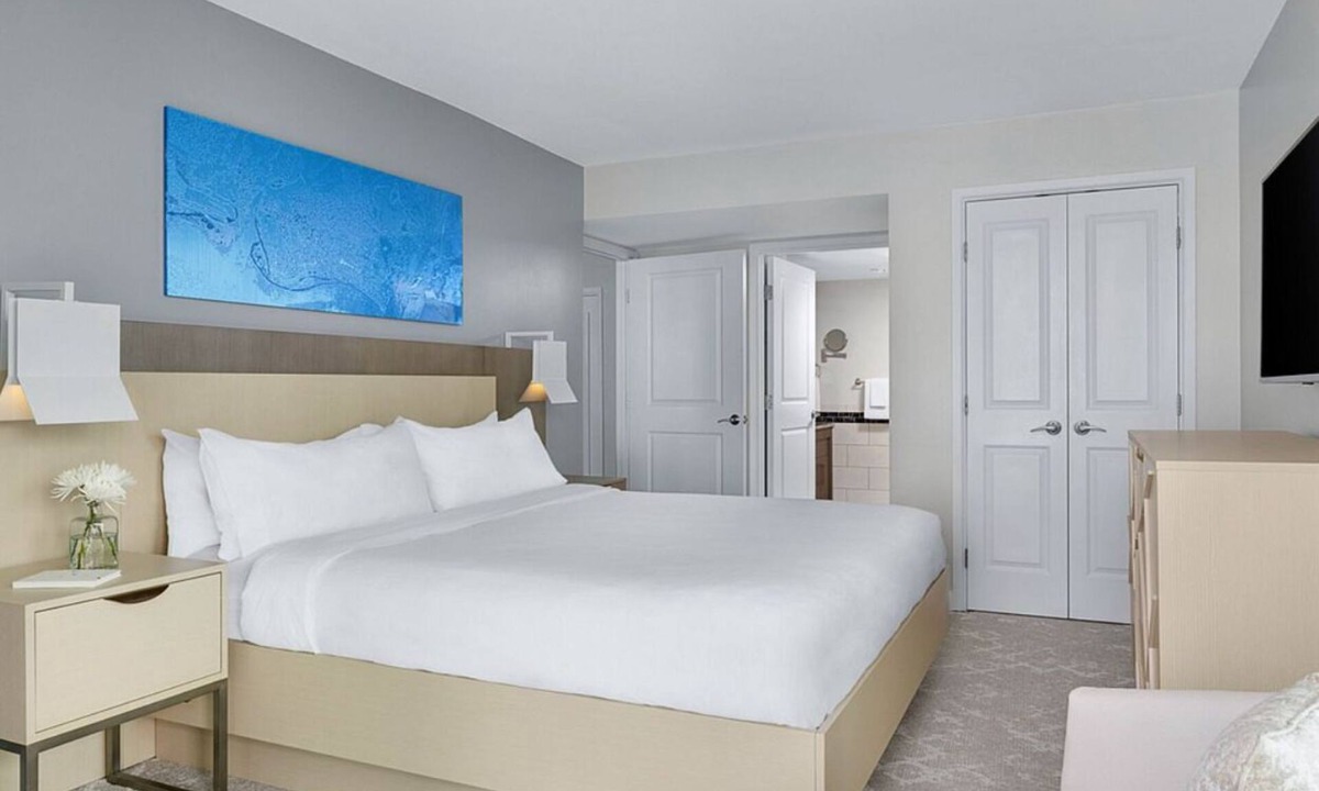Marco Island Hotel | Marriott Crystal Shores Resort/2BR with Poolside View Floors 6 and above
