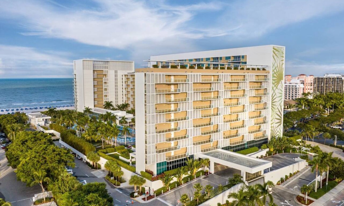 Marco Island Resort | Marriott’s Crystal Shores Resort 2 Bed/2 Bath Sleeps 8, full kitchen.on beach!