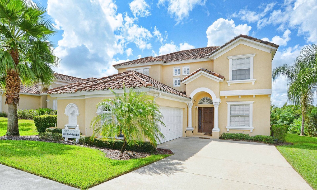 Haines City Villa | ⭐Mega Lakeview Villa – 5BR, Pool/Spa, Game Room, 20 Mins to Disney