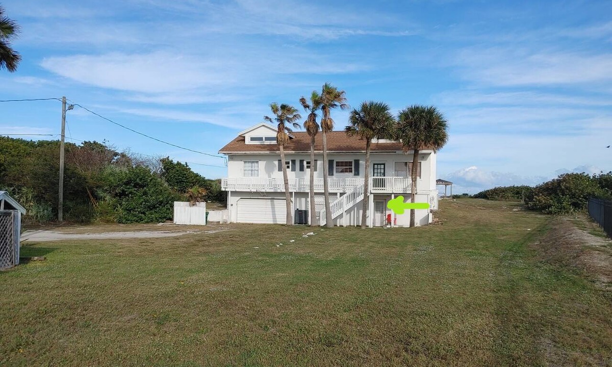 Melbourne Beach House | Melbourne Beach Charming 3-bedroom rustic beach house on 1.2 acre property