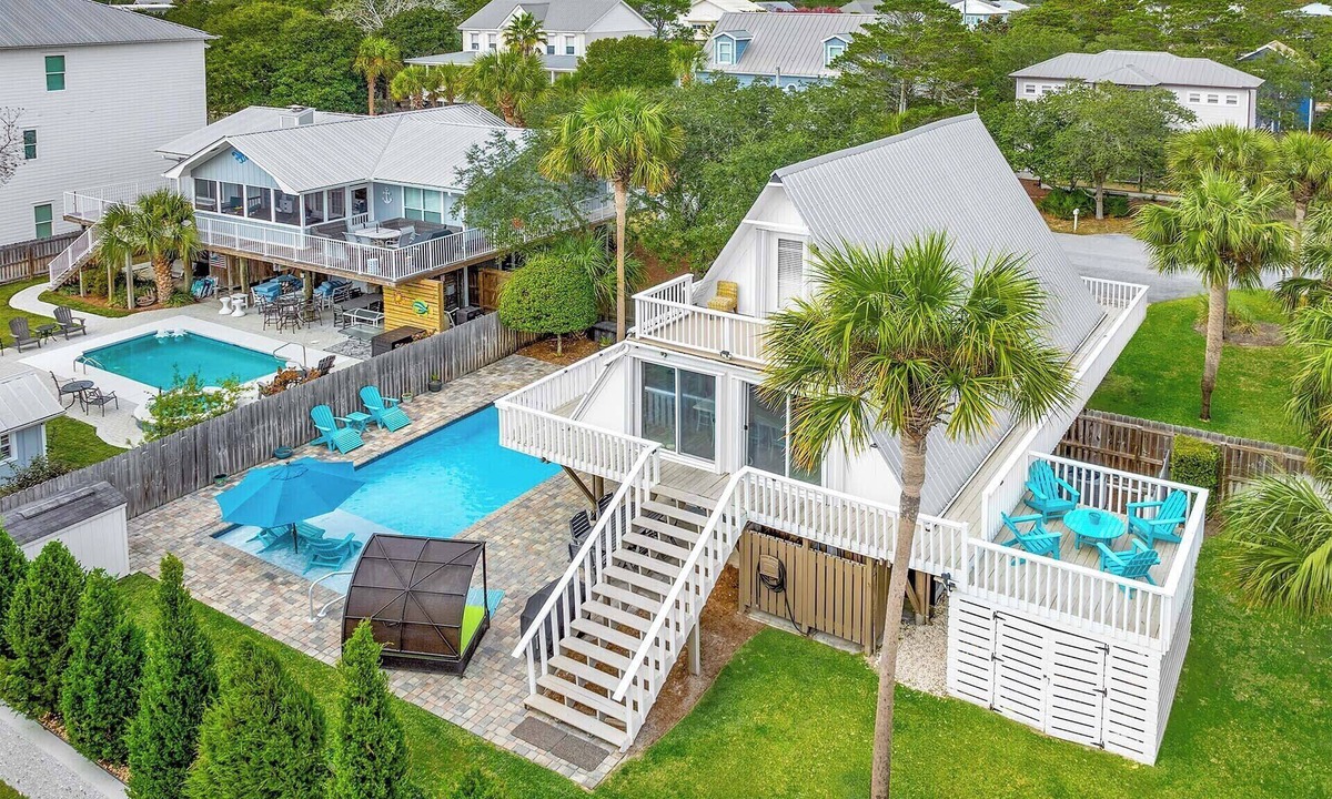 Gulfview Heights House | Mermaid’s Retreat - Heated Private Pool, Walk to Beach, Complimentary Bikes!
