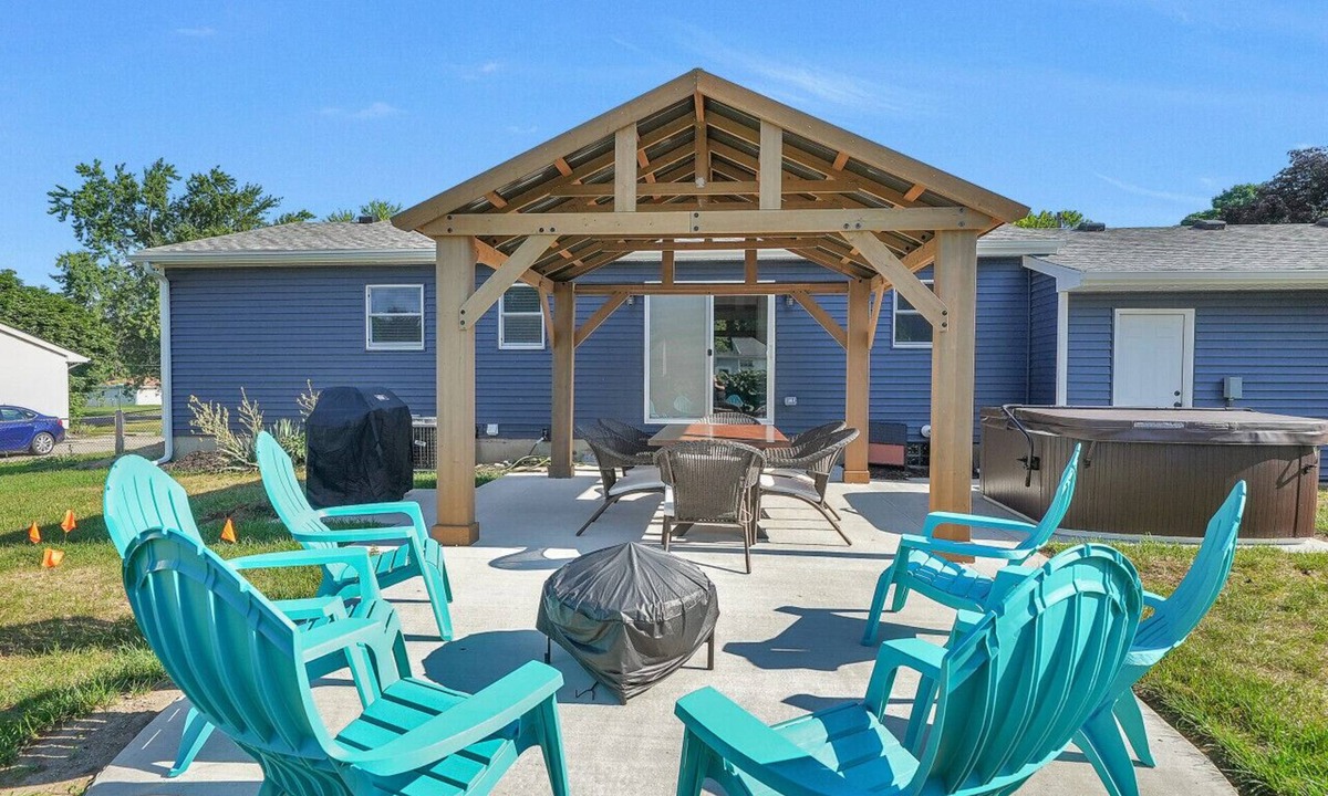 Northview House | Mid-Century Modern | Hot Tub | Game Room | Fenced Yard | 4BR 2BA | EV Charger