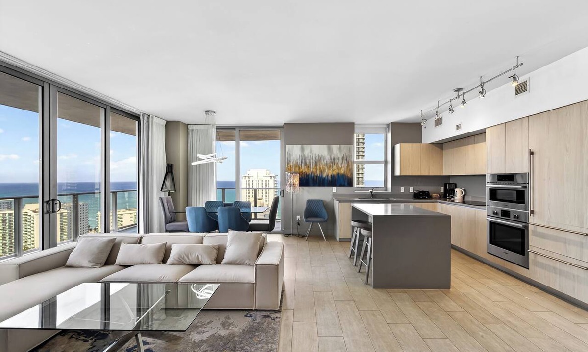 Hollywood South Central Beach Condo | ★MILLION APART 2BD. 1MIN TO BEACH - no resort & parking fee, check details