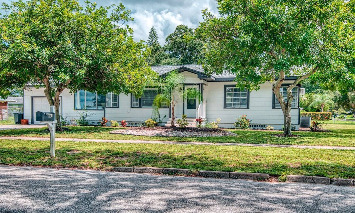 West Bradenton House | Minutes from Beach, Downtown, LECOM Park, IMG