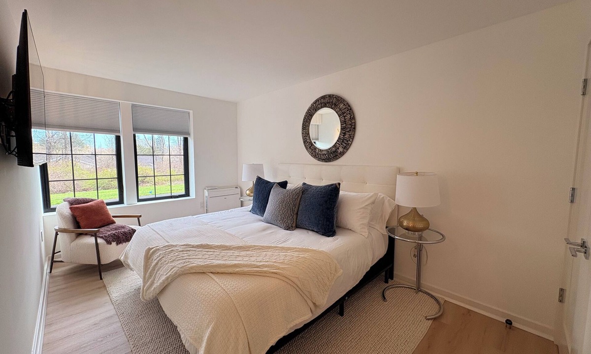 Greenwich Apartment | Modern 1-bedroom apartment in Greenwich with patio and gym