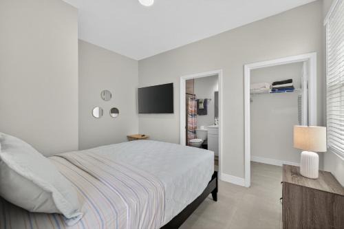 Bearss Plaza House | Modern 1BR Near Busch Gardens & Downtown