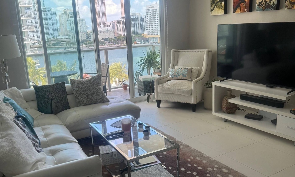 Brickell Apartment | Modern 2BR Apartment in Brickell, Central w Sea View