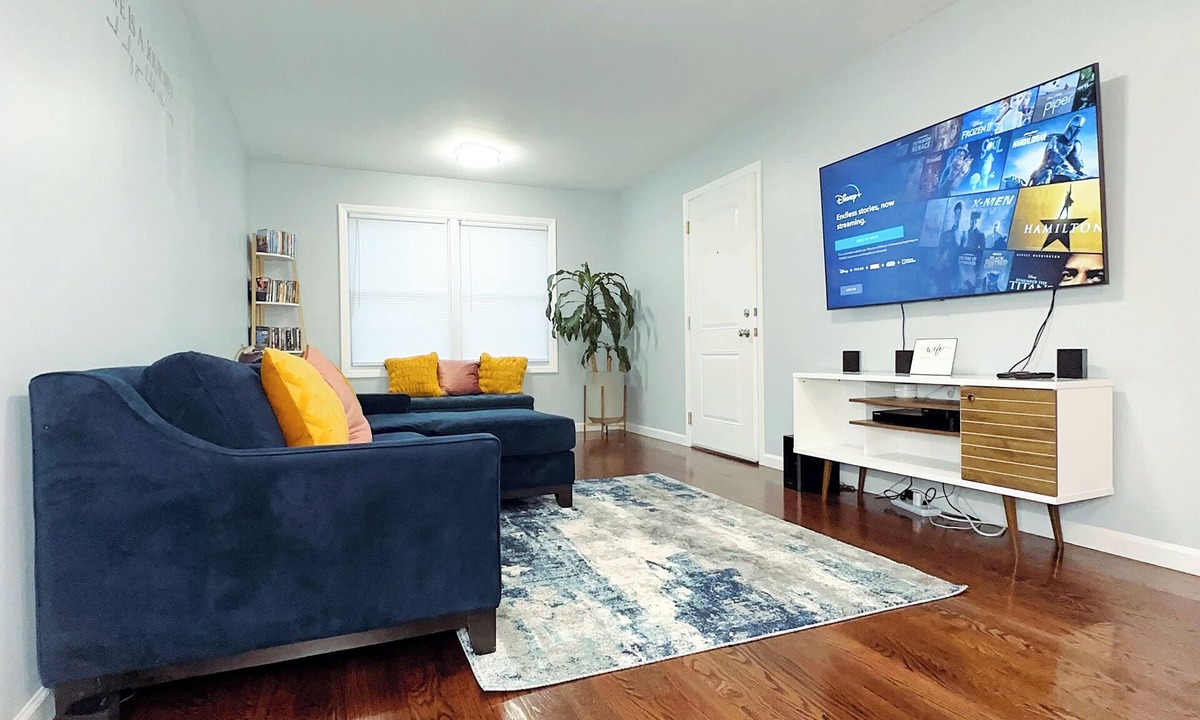 Elizabeth Apartment | Modern 3BR 2BA Near EWR & NYC Parking