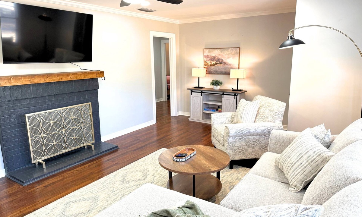 Bainbridge House | Modern 4BR/2BA Family Retreat Home in Bainbridge