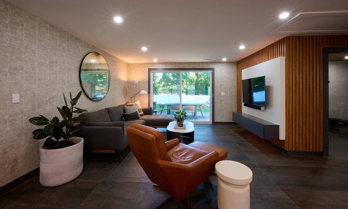 Rochelle Park House | Modern & design insp house in quiet neighborhood