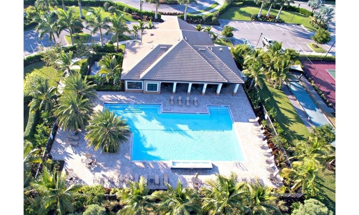Paloma Villa | Modern furnished large 3 Bedroom Plus Office in Gated Community Near Beaches