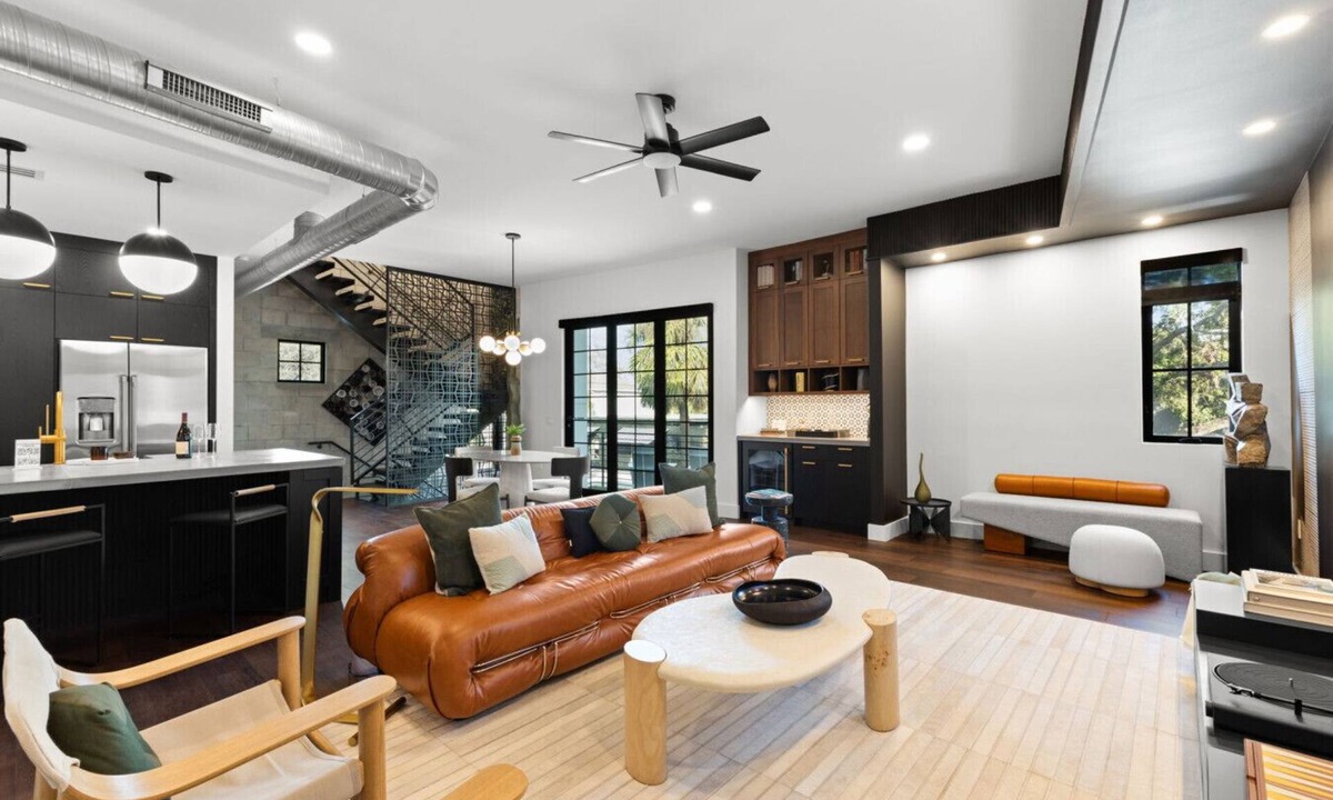 Hyde Park House | Modern & Luxurious Hyde Park Home, Steps to Hyde Park Village | The Strata Barn