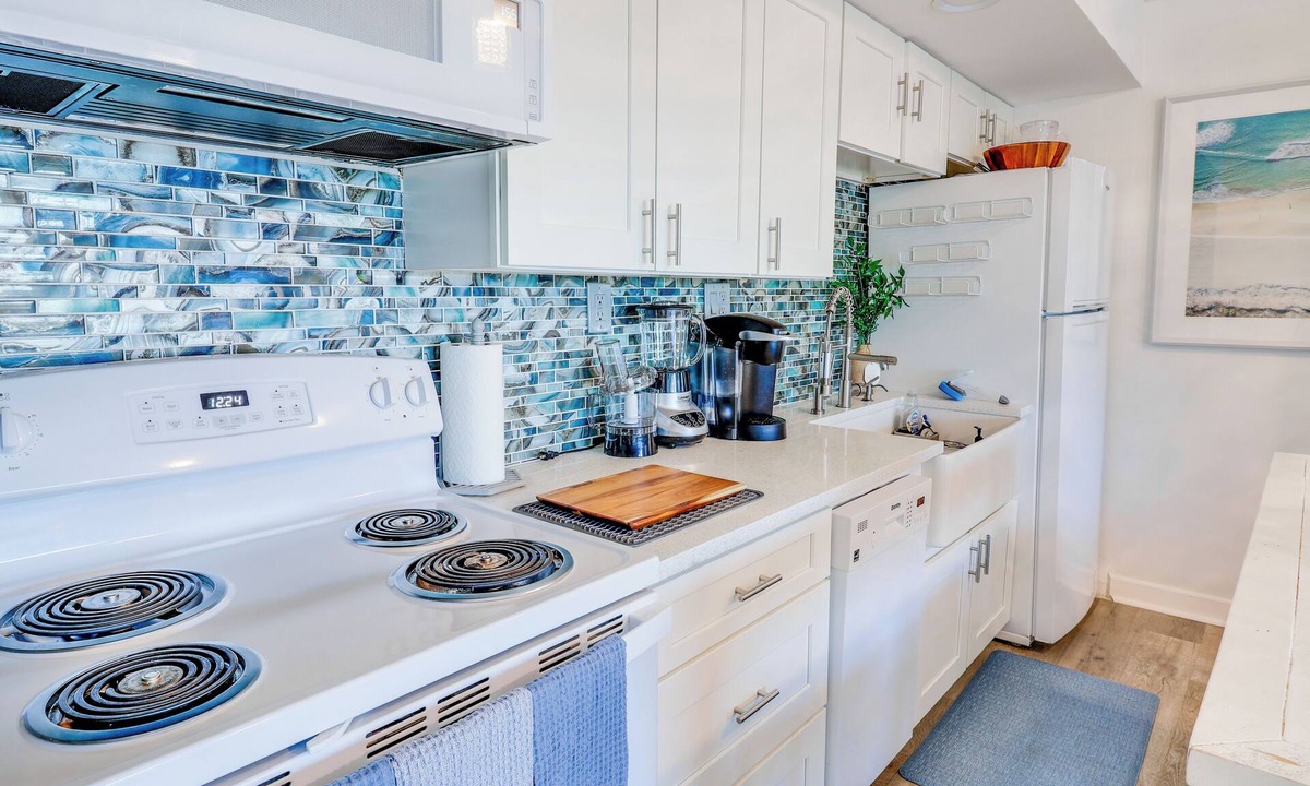 Point East Apartment | Modern Ocean View Studio w/Pool
