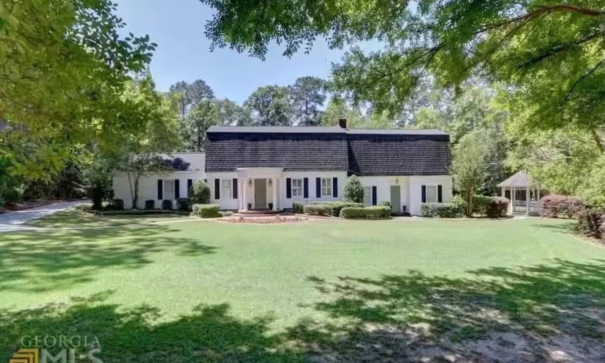 Statesboro Apartment | Modern Studio just 10 minutes to GSU with Kitchenette