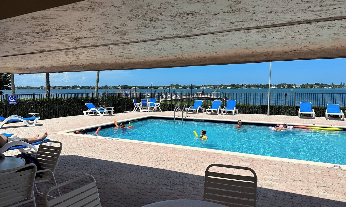 Jupiter Condo | Modern Sunny & Cozy Waterfront Gem ~ Walk to Beach ~ Pool with Dock