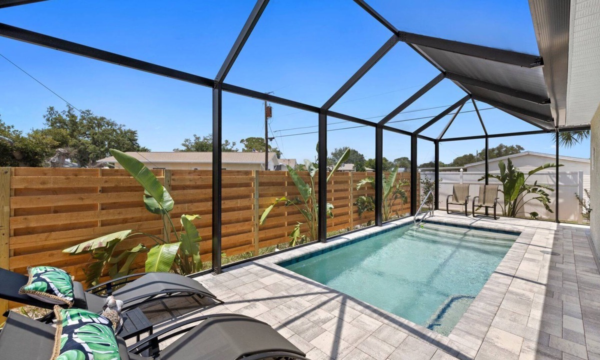 South Venice House | Modern Tropical Retreat, Heated Pool, Minutes to Beaches & Trails!