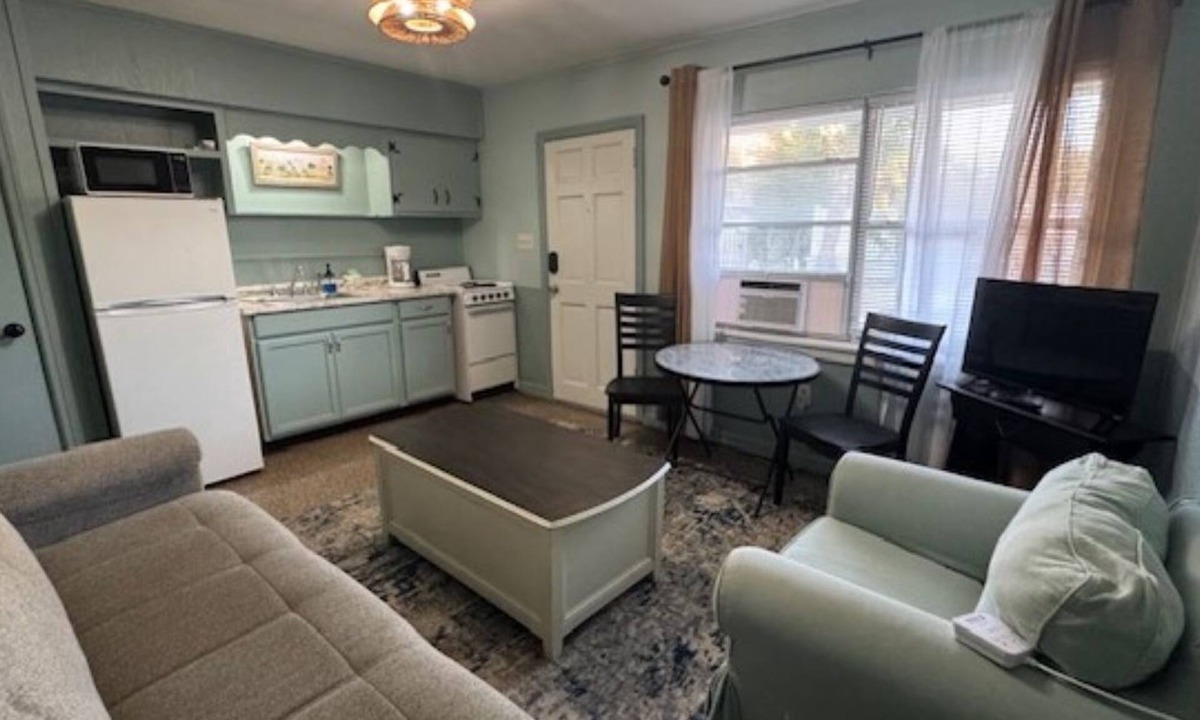 Biltmore Beach Hotel | Monterey Motel - Guest Room 5 at Beach Access 8. Large Pool. Newly Remodeled.