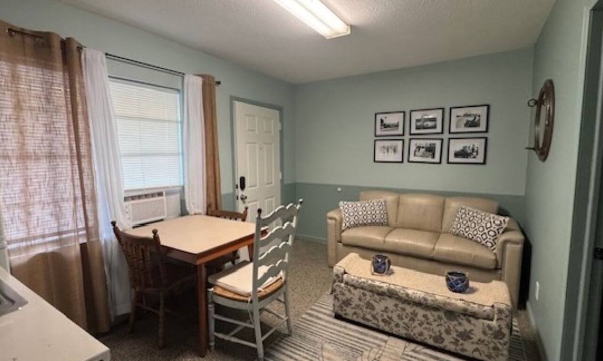 Biltmore Beach Hotel | Monterey Motel - Beach Cottage 7 at Beach Access 8. Large Pool. Newly Remodeled.