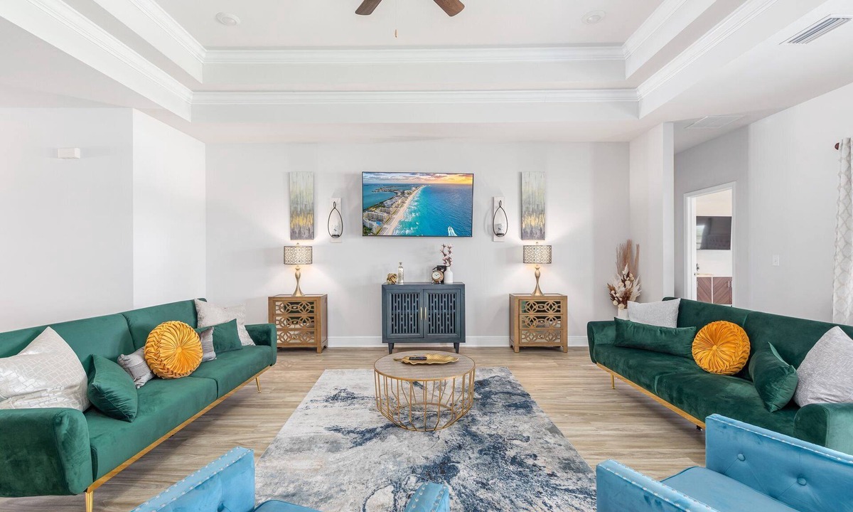 Port St. Joe House | MYSTIC PEARL-RESORT POOL-KING BEDS-FAST WIFI-GAMES-4MINS TO BEACH-SLEEPS 20