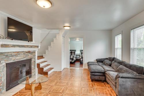 Lincoln Park House | Nature & City Access! Family Home in North Jersey