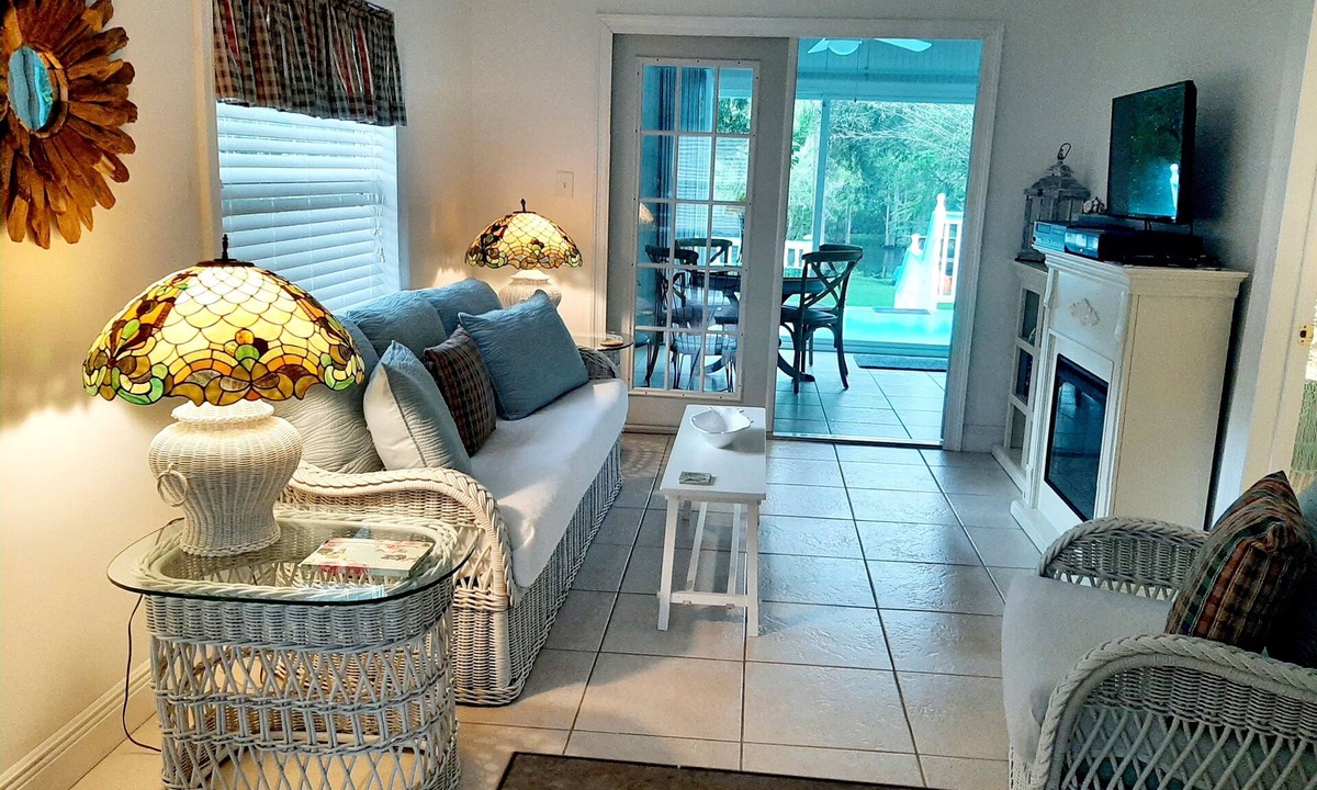 Nobleton Cottage | NATURE LOVERS' RETREAT! RELAX - EXPLORE AT YOUR RIVERSIDE DOOR.
