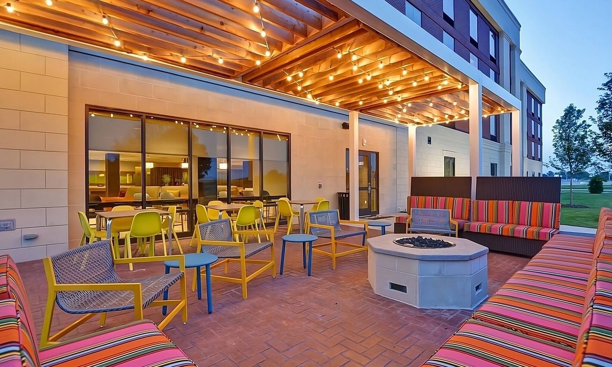 Interchange Square Apartment | Near Attractions and Beach, Modern Units, Pool, Free Parking