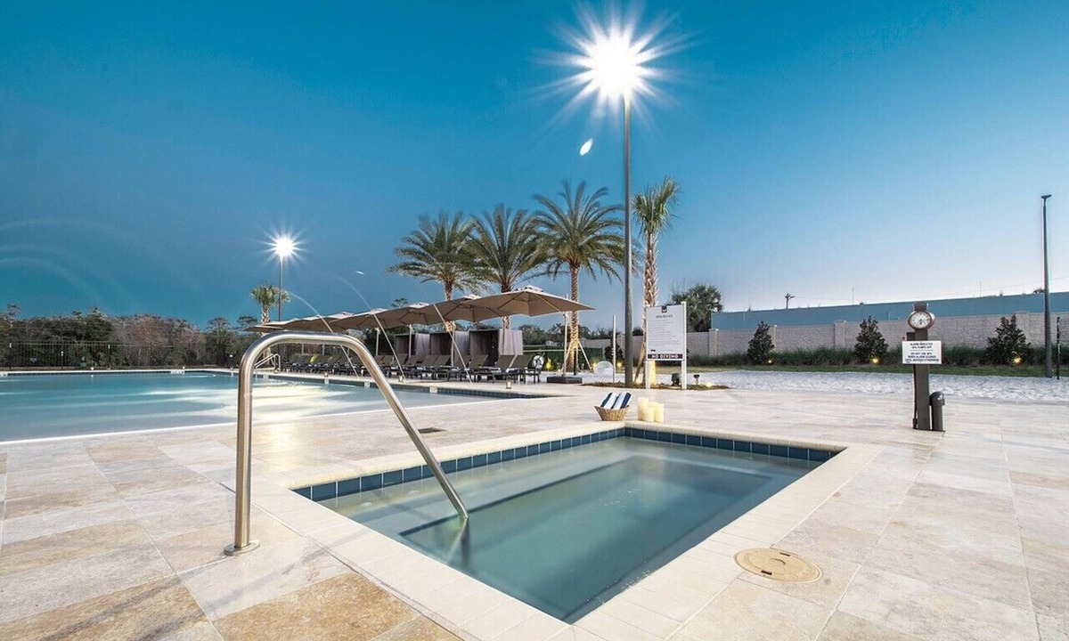 Florida Central Atlantic Coast House | Near Disney!4 B/R with Free Parking & Free Wi-Fi, Family Friendly Out Door Pool
