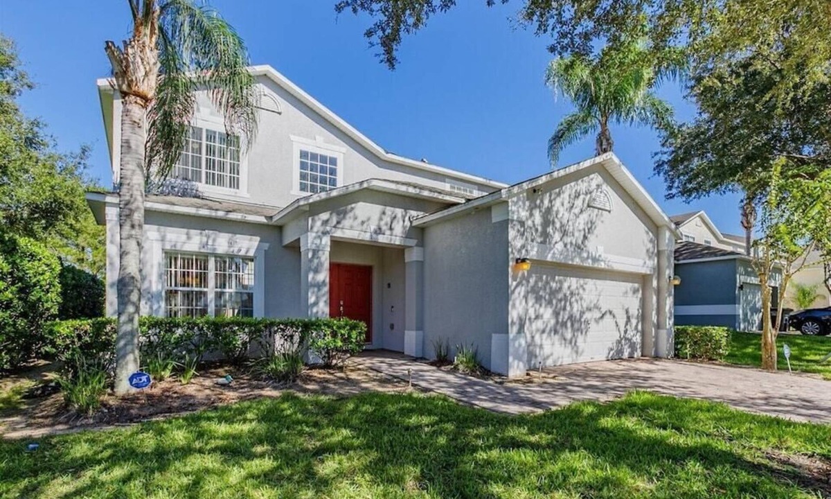 Highgate Park House | Near Disney, Upscale 5 BR 2 Story Pool Home w/game room