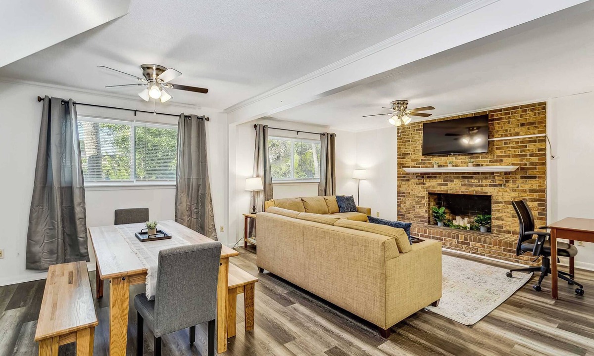 Southeast Pensacola House | Near Downtown, Beach! House&Apt - Woodland Escape