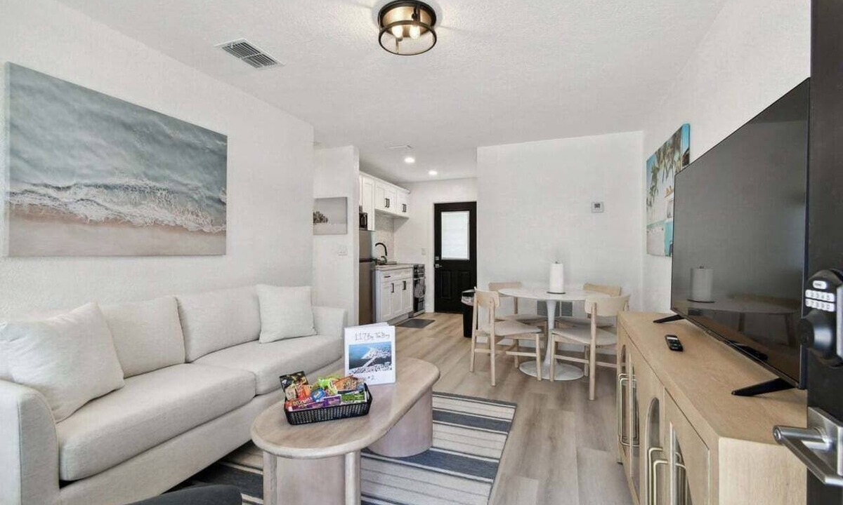 Treasure Island Apartment | Near Johns Pass | 1 Block from Gulf Shores | Treasure Island
